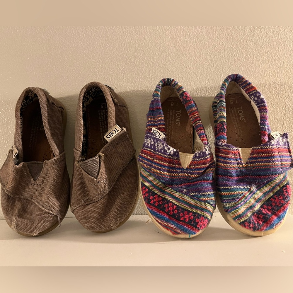 Lot of toddler TOMS